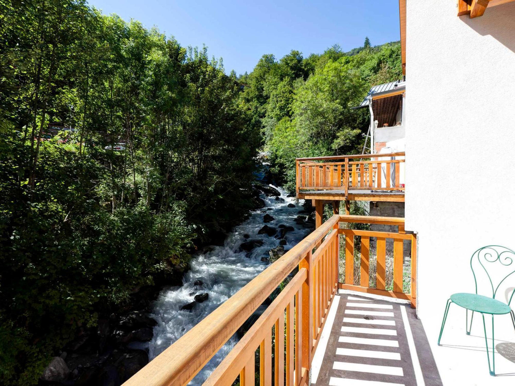Appartement Neuf 2* Au Centre De Brides Avec Terrasse, Proche Telecabines Et Commerces - Fr-1-512-41 Zewnętrze zdjęcie